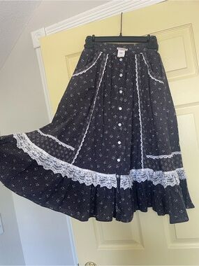 Vintage navy blue floral Gunne Sax skirt